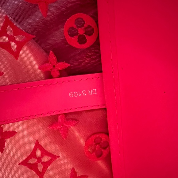 Louis Vuitton SS20 Lace Mesh See Through Pink Keepall 50 New/Excellent Condition - Picture 8 of 13